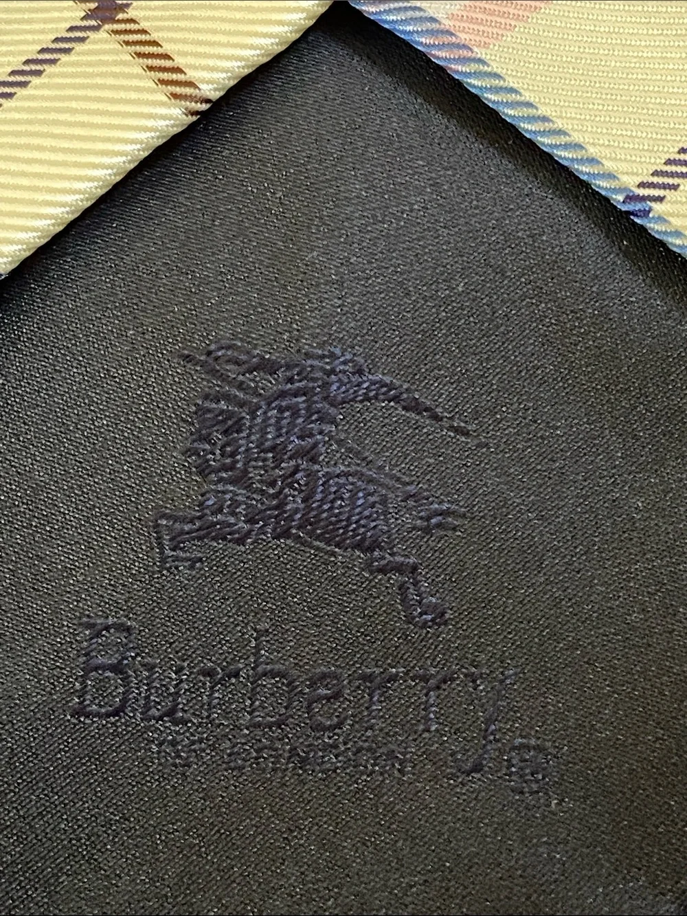Burberry 💯 Silk Made in Italy 🇮🇹 Signature Subtle Shimmer Luxury Tie NWOT